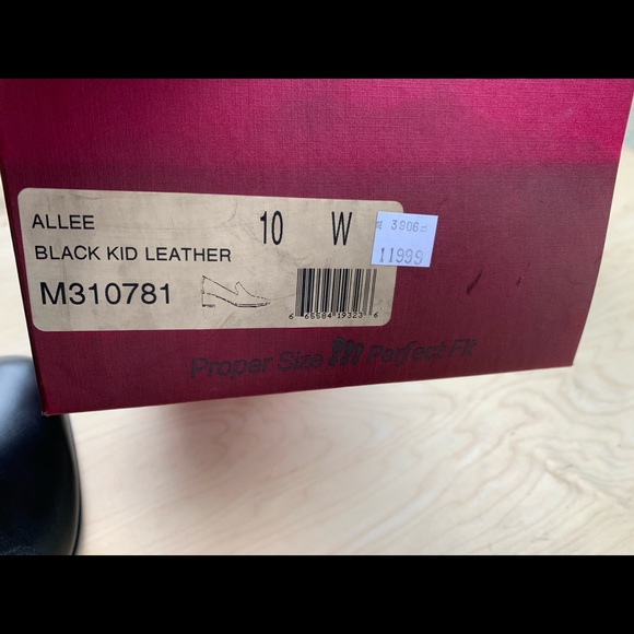 Munro woman NWT closed toe w/ zipper on si… - Picture 15 of 16